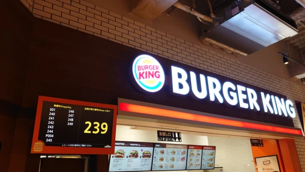 バーガーキング「2個で500円やってるよ」ワイ「なんそれ最高じゃん。食いに行くわ」【ビックマックパティ倍と比較】