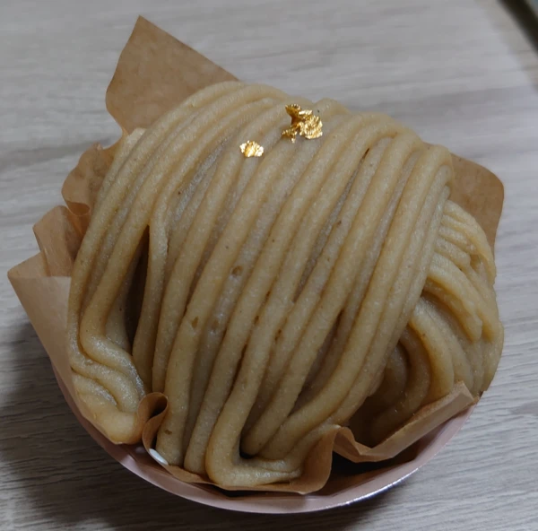 シャトレーゼの新作スイーツ、たっぷりクリームのダブルシュークリーム